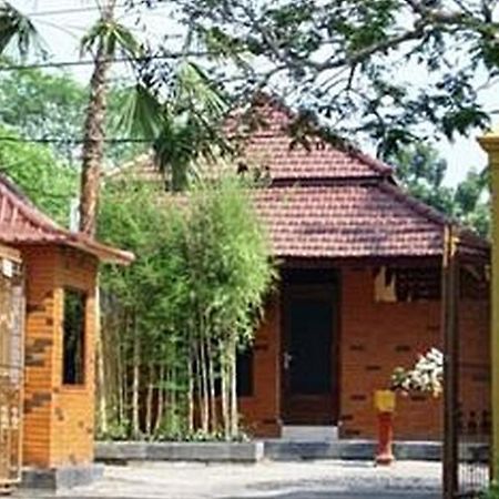 Hotel Cendrawasih Jembel Eksteriør billede